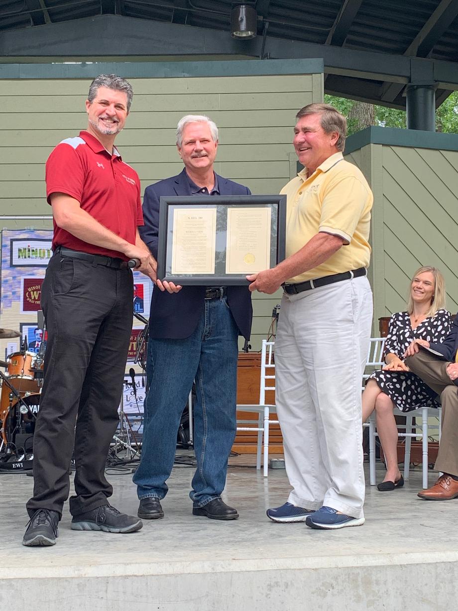 June 2021 – Senator Hoeven joins the Minot community in commemorating the 10th anniversary of the historic 2011 flood.
