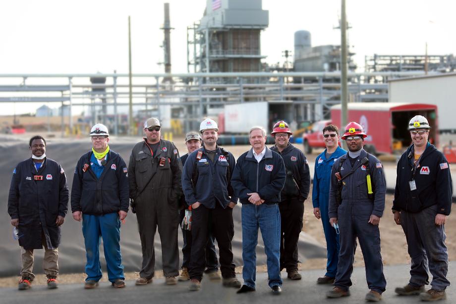 November 2021 – Senator Hoeven tours the Marathon refinery to outline the partnership between Marathon’s renewable diesel facility and ADM’s soybean crush plant as a win-win for North Dakota.
