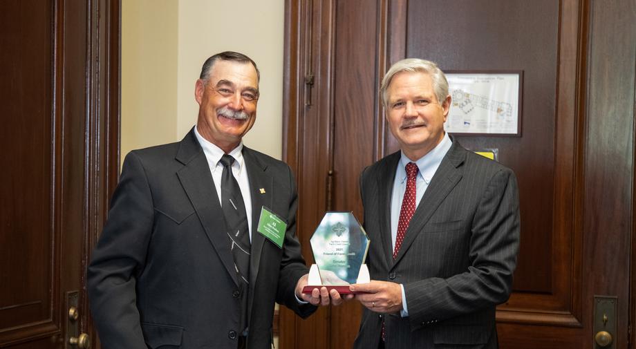 November 2021 – Senator Hoeven receives the 2021 Friend of Farm Credit Award.