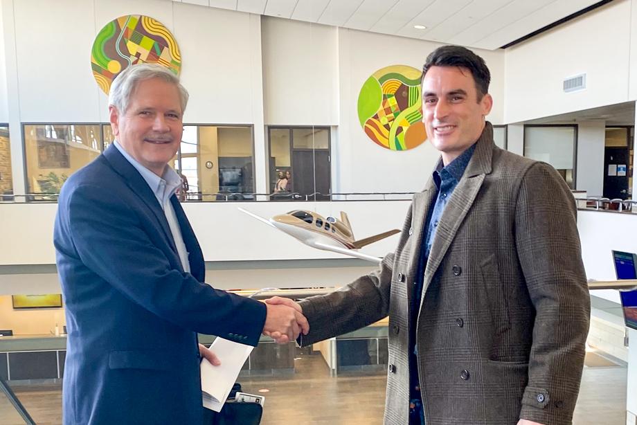 November 2021 – Senator Hoeven with Grand Forks Mayor Brandon Bochenski discussing upgrades and expansions at the Grand Forks International Airport.
