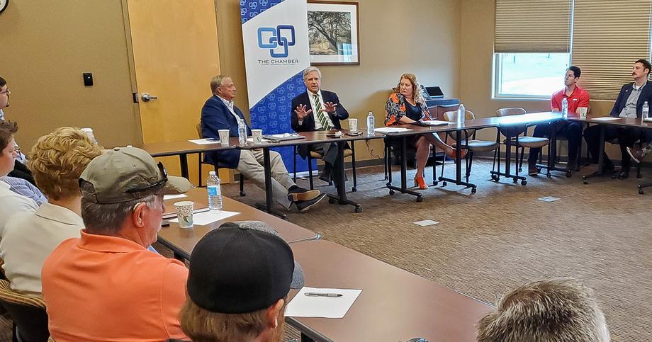 May 2023 - Senator Hoeven meets with members of the Fargo Moorhead West Fargo (FMWF) Chamber of Commerce’s Agribusiness Committee to discuss North Dakota’s priorities for the next farm bill.