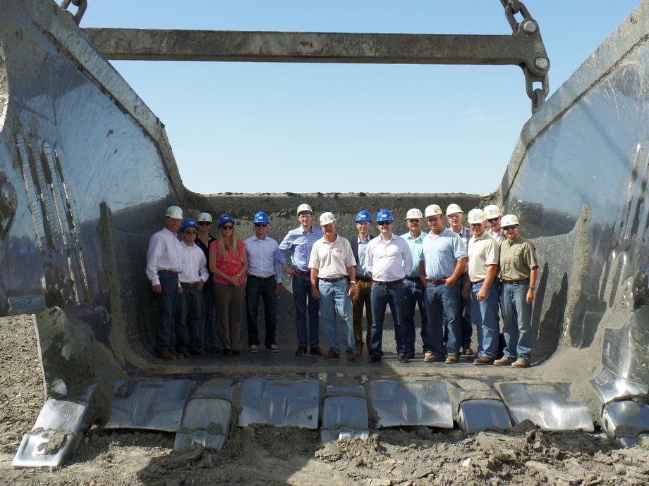 Senate Energy Committee Chairman in ND-September 2013- Senator Hoeven welcomes U.S. Senate Energy Committee Chair Ron Wyden (D-Ore.) to North Dakota and hosts him on a tour of several of the state’s major energy production facilities. 