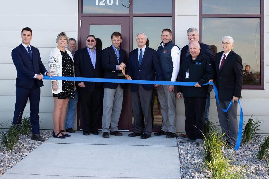 October 2021 – Senator Hoeven marks the grand opening of the new, 18,000-square-foot, Multi-Tenant Building 1 (MT1) at Grand Sky.