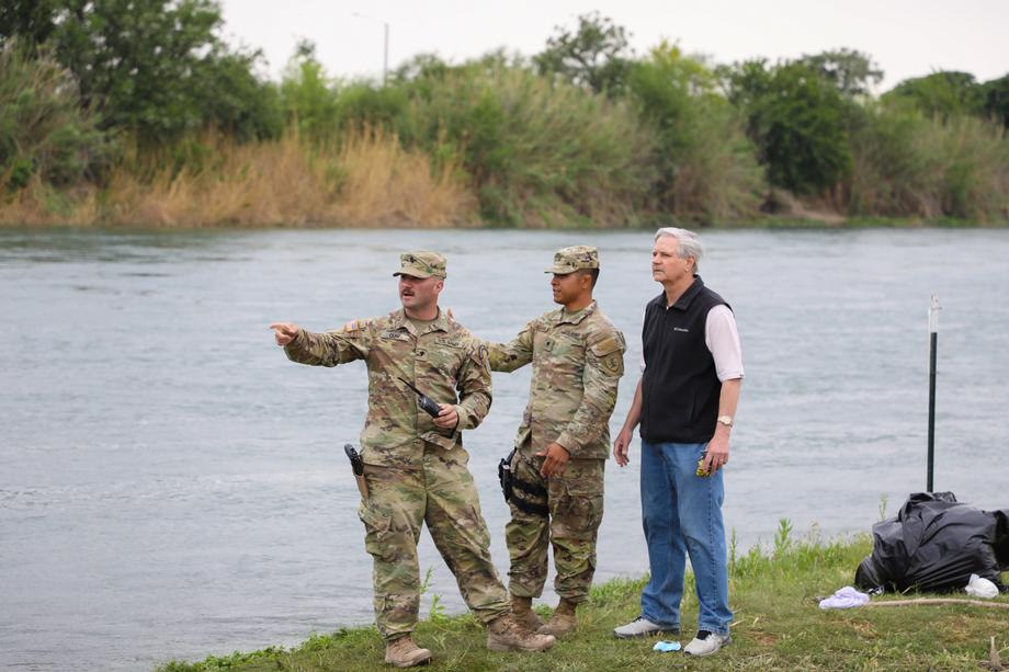 April 2022 – Senator Hoeven receives an update from North Dakota National Guard members stationed at the southern border.