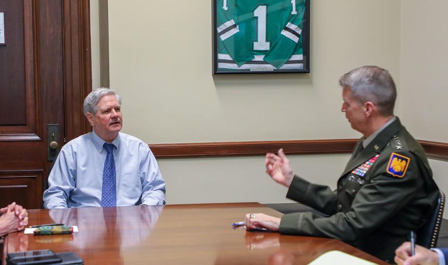 April 2022 – Senator Hoeven discusses critical National Guard missions with General Hokanson, the Chief of the National Guard Bureau.
