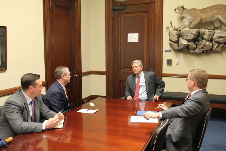 Association of Unmanned Vehicle Systems -February 2016 - Senator Hoeven meets with leaders from the Association of Unmanned Vehicle Systems to discuss how they can work together to support innovation.