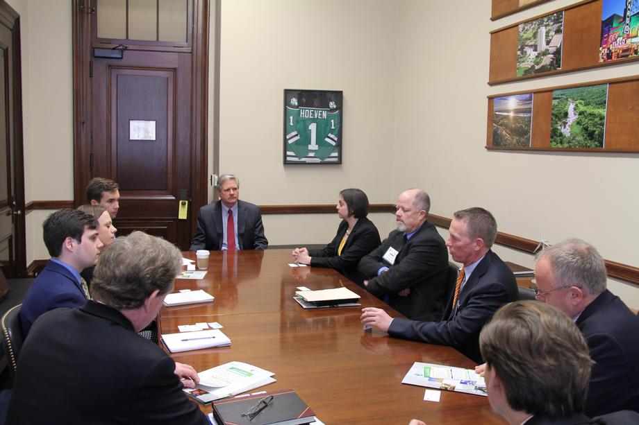Agricultural Retailers Association-February 2016 - Senator Hoeven meets with the Agricultural Retailers Association to discuss agricultural issues in the region.