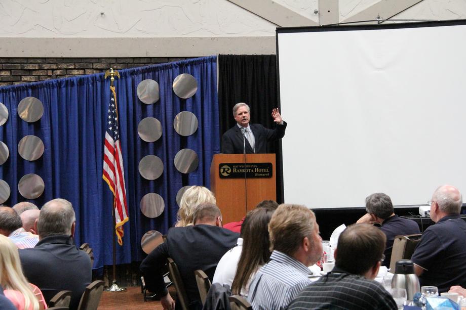 Independent Community Banks of North Dakota-August 2015 - Hoeven speaks at the Independent Community Banks of North Dakota Annual Business Luncheon