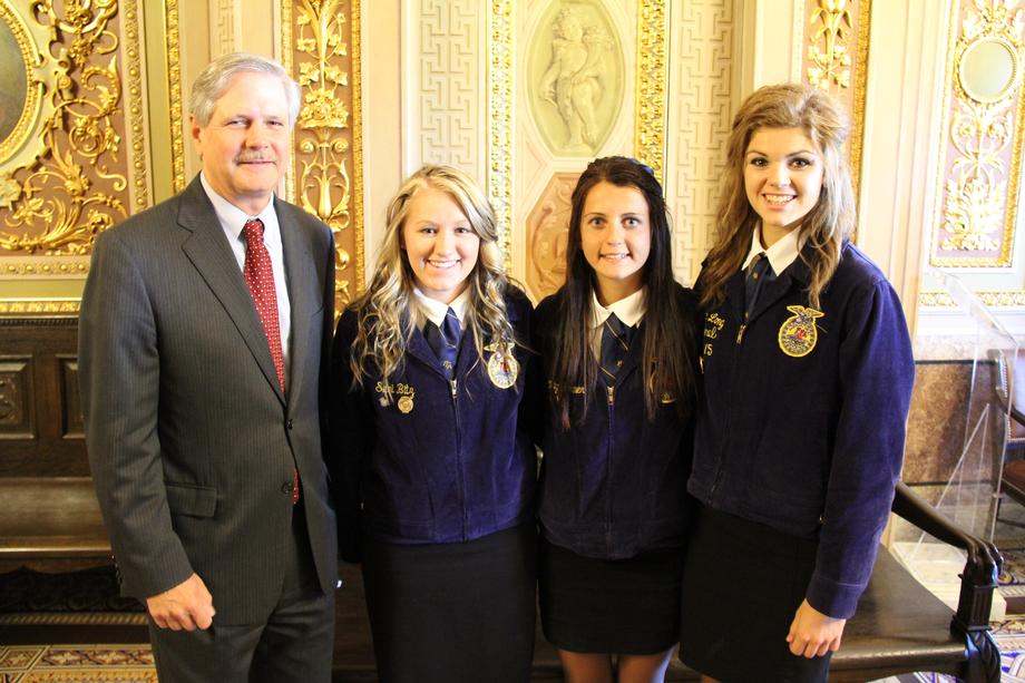 Napoleon FFA-July 2015 - Hoeven meets with students from Napoleon High School who are involved with FFA