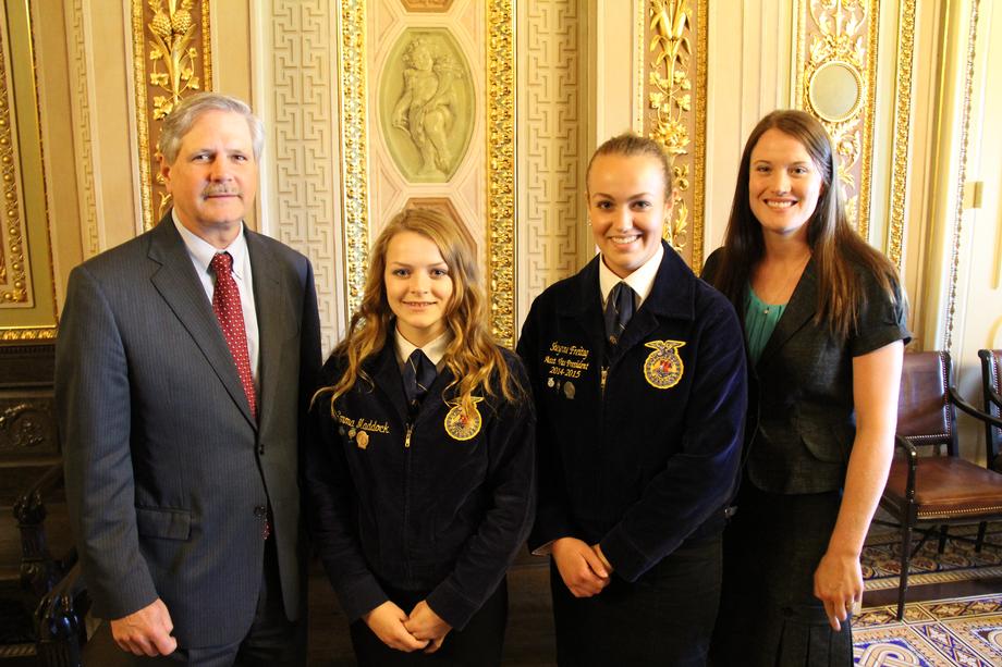 Kindred FFA-July 2015 - Hoeven meets with FFA leaders from Kindred 