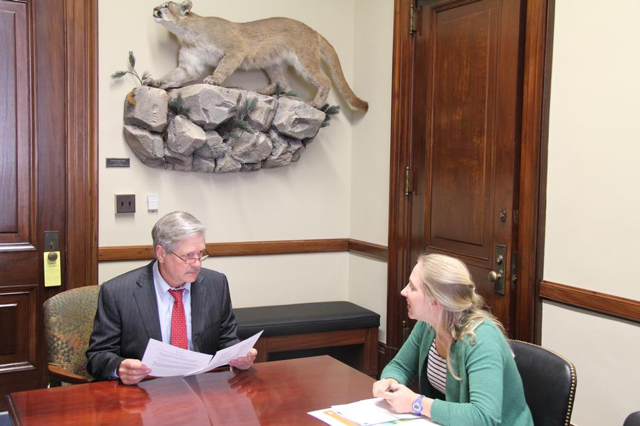 Working to End Hunger -October 2015 - Senator Hoeven meets with Laurie of Fargo to discuss steps we can take to end hunger