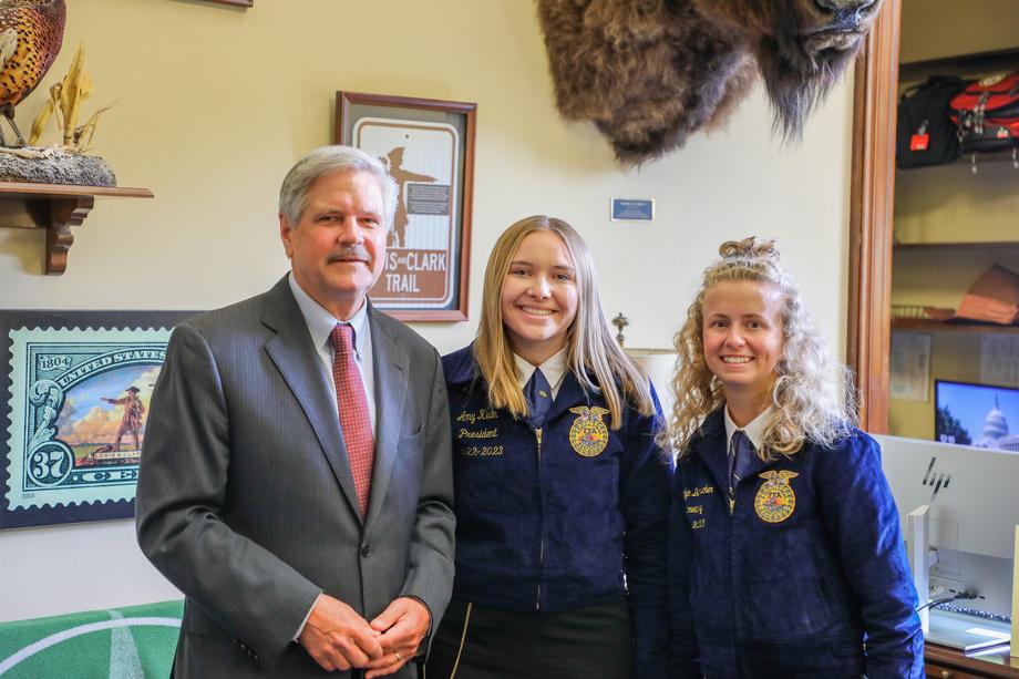 July 2022 - Senator Hoeven meets with members of the ND FFA State Officer team.