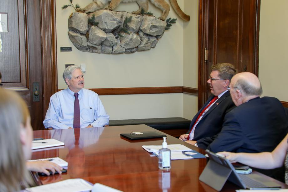 June 2022 - Senator Hoeven discusses the benefits of North American energy security with Premier Scott Moe.