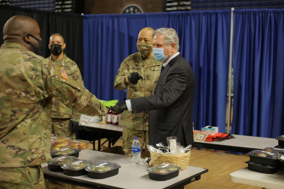 March 2021 - Senator Hoeven joins General Walker at the DC Armory to distribute meals donated by North Dakota Farmers Union, Farmers Union Enterprises and Founding Farmers restaurants.