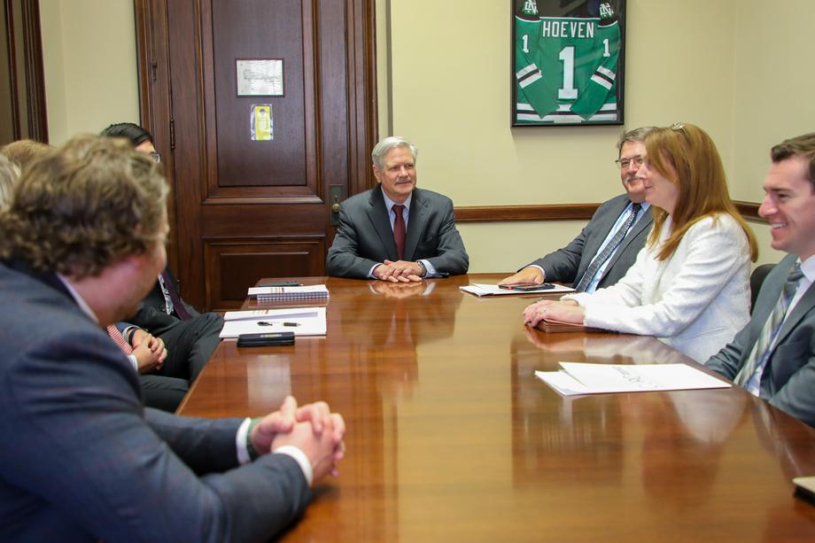 March 2023 – Senator Hoeven discusses cracking the code on CCUS and leveraging abundant lignite resources with UND EERC, Basin Electric, Minnkota and Rainbow Energy. 