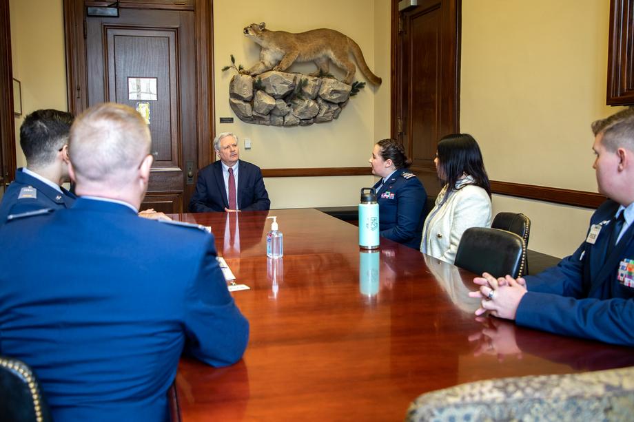 March 2023 – Senator Hoeven meets with ND Civil Air Patrol cadets.