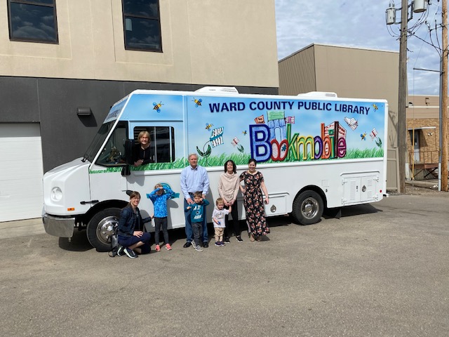 May 2022 - Senator Hoeven stops by the Ward County Public Library and tours the Bookmobile with his family.