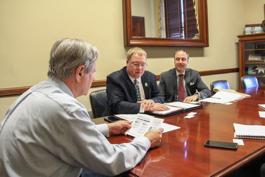 February 2019 - Senator Hoeven meets with representatives of the North Dakota Corn Growers.