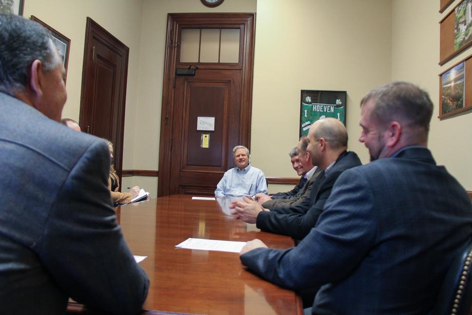 February 2019 - Senator Hoeven meets with representatives of the North Dakota Barley Council.