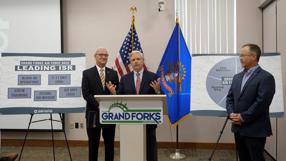 August 2021 – Senator Hoeven, along with Senator Cramer, announce plans for Grand Forks Air Force Base and the 319th Reconnaissance Wing to continue serving as a premier location for Air Force intelligence, surveillance and reconnaissance missions for years to come.