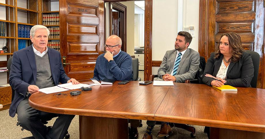 February 2023 – Senator Hoeven held a roundtable with Minot Mayor Tom Ross and U.S. Postal Service Minnesota/North Dakota District Manager Anthony Williams, who joined the meeting remotely, to discuss recent mail service disruptions in the area.