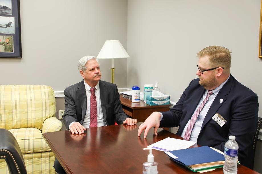 April 2023 – Senator Hoeven meets with ND Insurance Commissioner Jon Godfread.