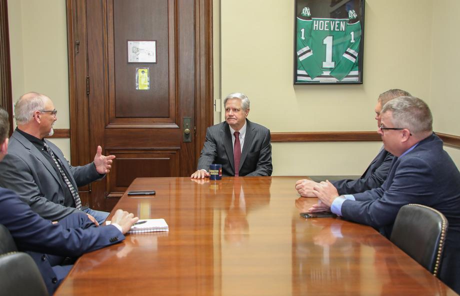 April 2023 – Senator Hoeven meets with North Dakota Stockmen reps to discuss priorities for the upcoming farm bill.
