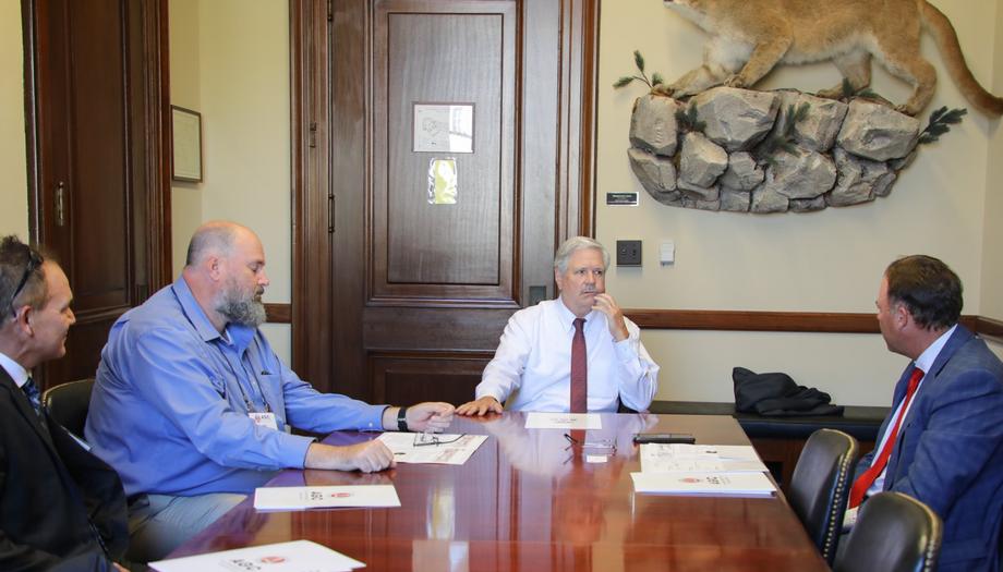 September 2022 – Senator Hoeven discusses supply chain disruptions in the construction industry and efforts to get the economy back on track with ND members of AGC.