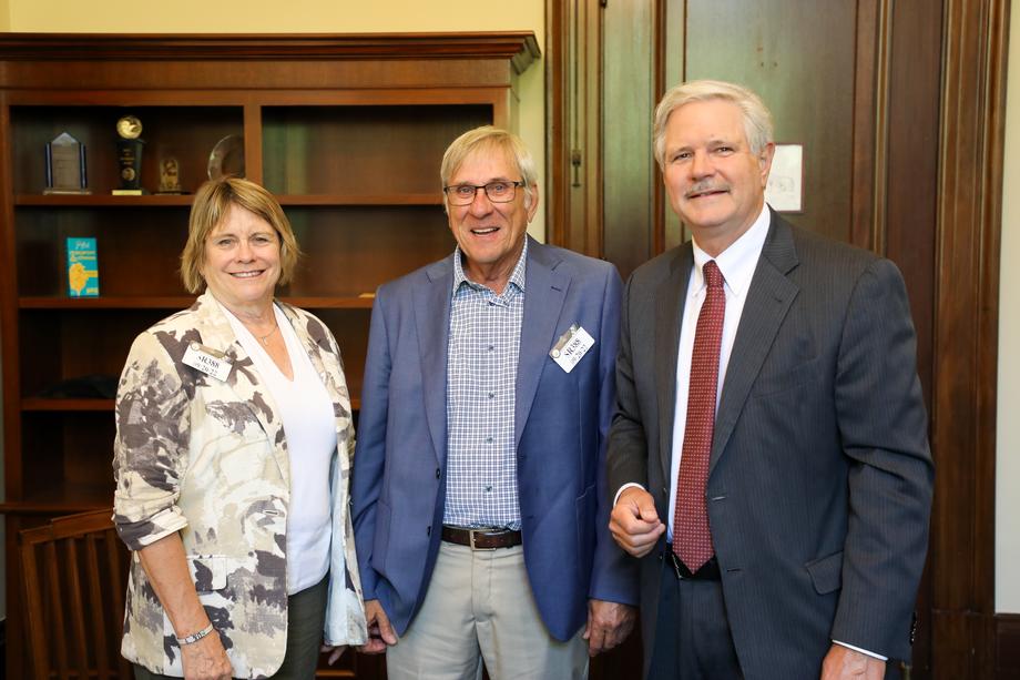 September 2022 – Senator Hoeven discusses ag research priorities for the next farm bill with Paul and Vanessa, farmers in southeastern North Dakota.