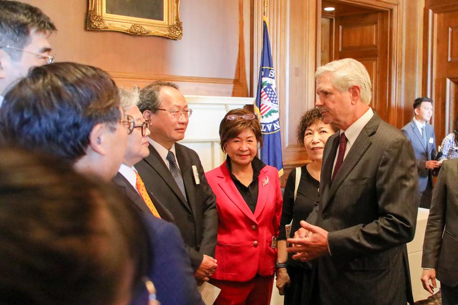 September 2022 - Senator Hoeven joins agriculture representatives from the United States and Taiwan at the signing of letters of intent for Taiwan to purchase $3.2 billion in U.S. agriculture products throughout 2023 and 2024.
